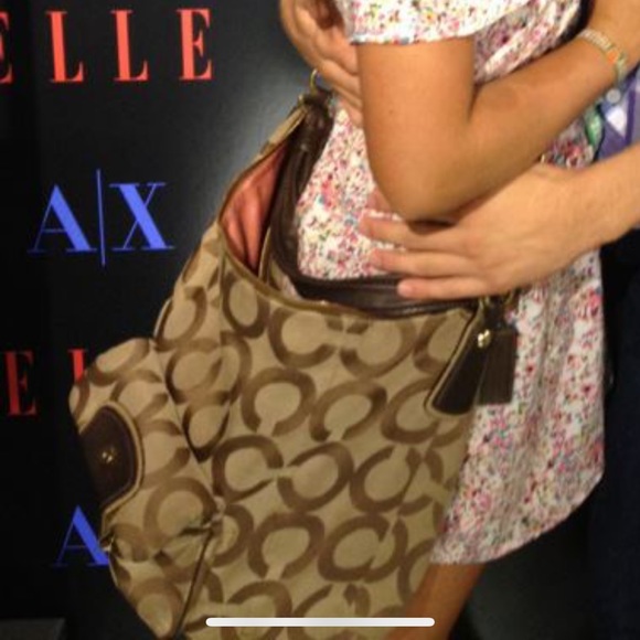 Large Coach shoulder/cross-body handbag. - Picture 5 of 5